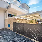 公寓 The Luxury Nest - Private Heated Pool 扎达尔