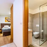 The Luxury Nest - Private Heated Pool 扎达尔