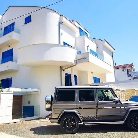 The Luxury Nest - Private Heated Pool