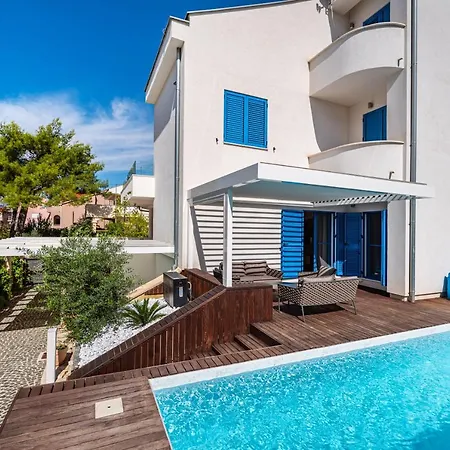 Apartman The Luxury Nest - Private Heated Pool