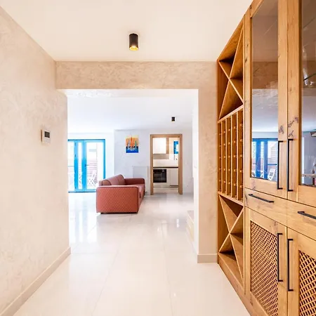 The Luxury Nest - Private Heated Pool Apartman