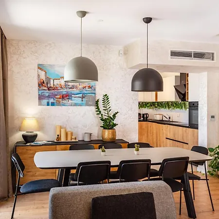 Apartman The Luxury Nest - Private Heated Pool