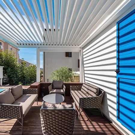 The Luxury Nest - Private Heated Pool Apartman *