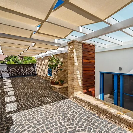 The Luxury Nest - Private Heated Pool Apartman *