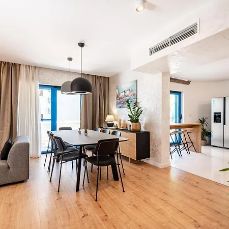 The Luxury Nest - Private Heated Pool Apartman *