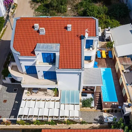 The Luxury Nest - Private Heated Pool Apartman Zára