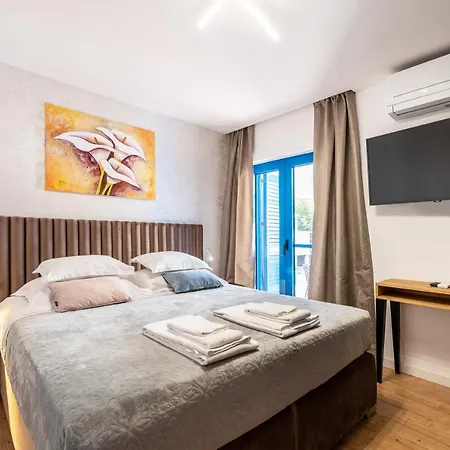 Apartman The Luxury Nest - Private Heated Pool *