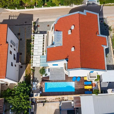 The Luxury Nest - Private Heated Pool Apartman *