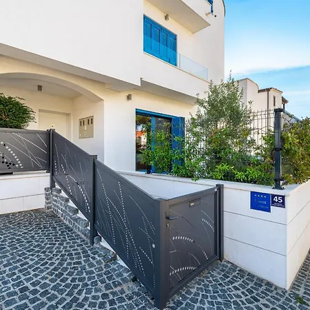 The Luxury Nest - Private Heated Pool