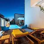 The Luxury Nest - Private Heated Pool