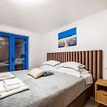 The Luxury Nest - Private Heated Pool Апартаменти