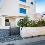 Апартаменти The Luxury Nest - Private Heated Pool *