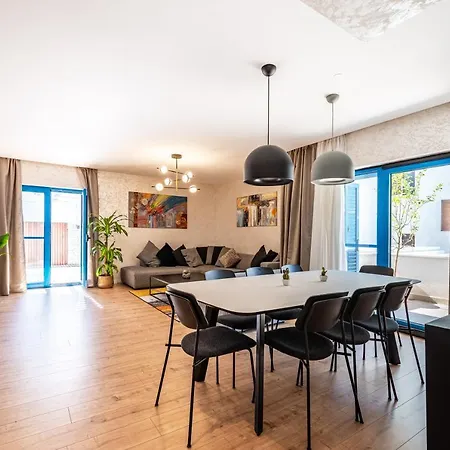 Апартаменты The Luxury Nest - Private Heated Pool