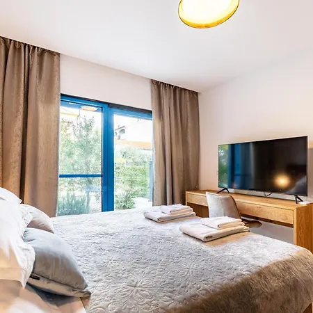 Апартаменты The Luxury Nest - Private Heated Pool