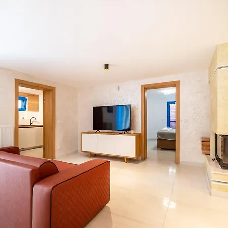 Апартаменты The Luxury Nest - Private Heated Pool