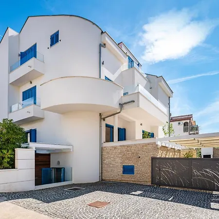 The Luxury Nest - Private Heated Pool