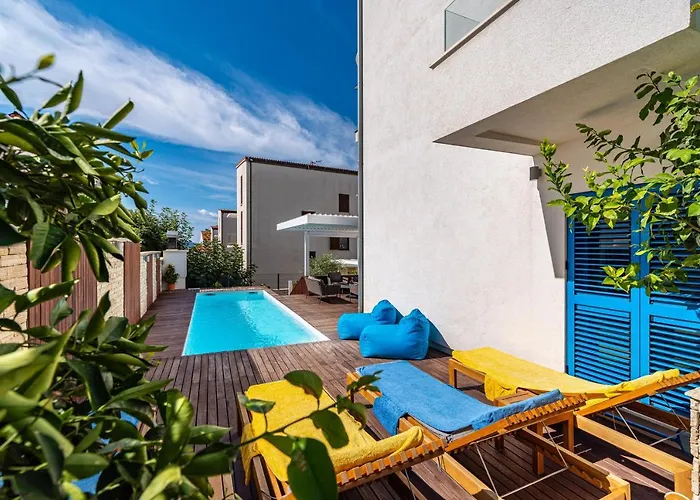 The Luxury Nest - Private Heated Pool