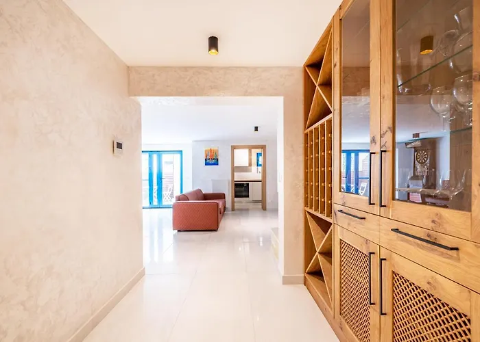 The Luxury Nest - Private Heated Pool Lägenhet