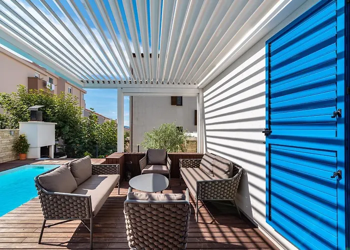 The Luxury Nest - Private Heated Pool Lägenhet *