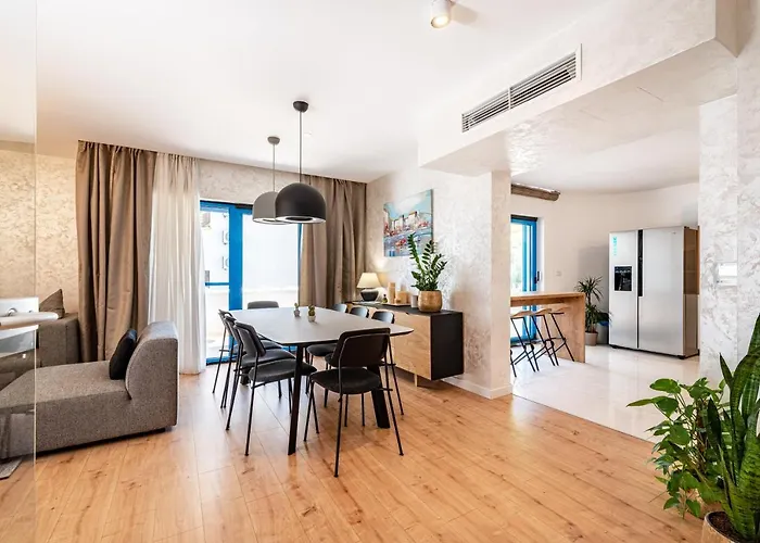 The Luxury Nest - Private Heated Pool Lägenhet *