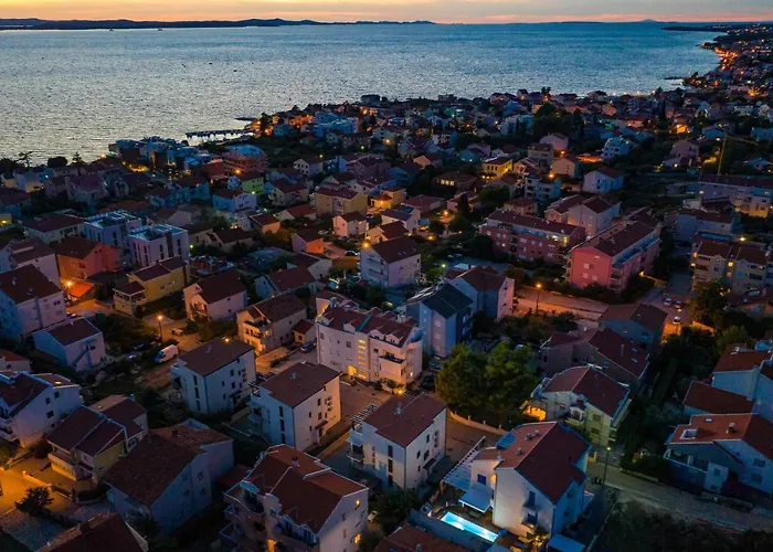 The Luxury Nest - Private Heated Pool *