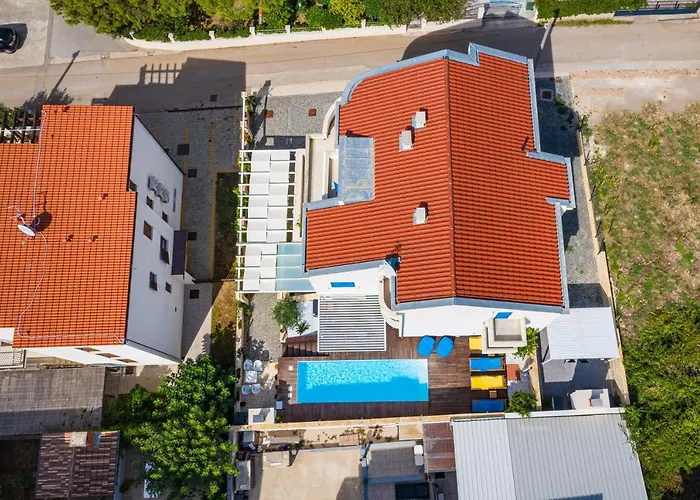 The Luxury Nest - Private Heated Pool Lägenhet *