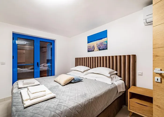 The Luxury Nest - Private Heated Pool Lägenhet