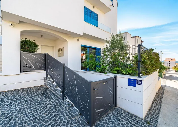 The Luxury Nest - Private Heated Pool