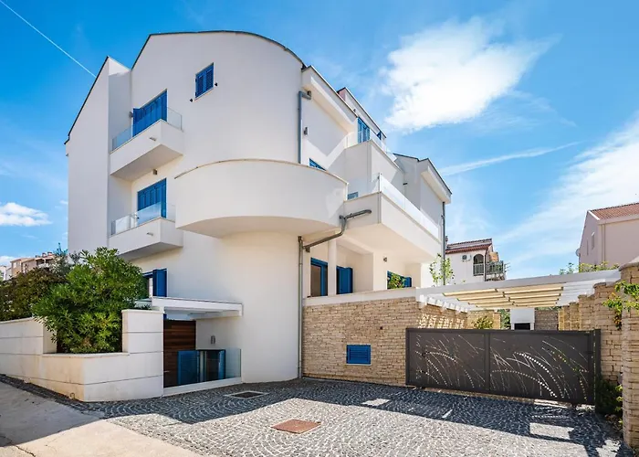 The Luxury Nest - Private Heated Pool